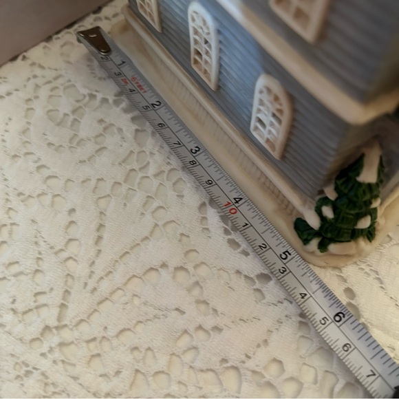 Village Square Lighted Victorian House - Picture 9 of 11